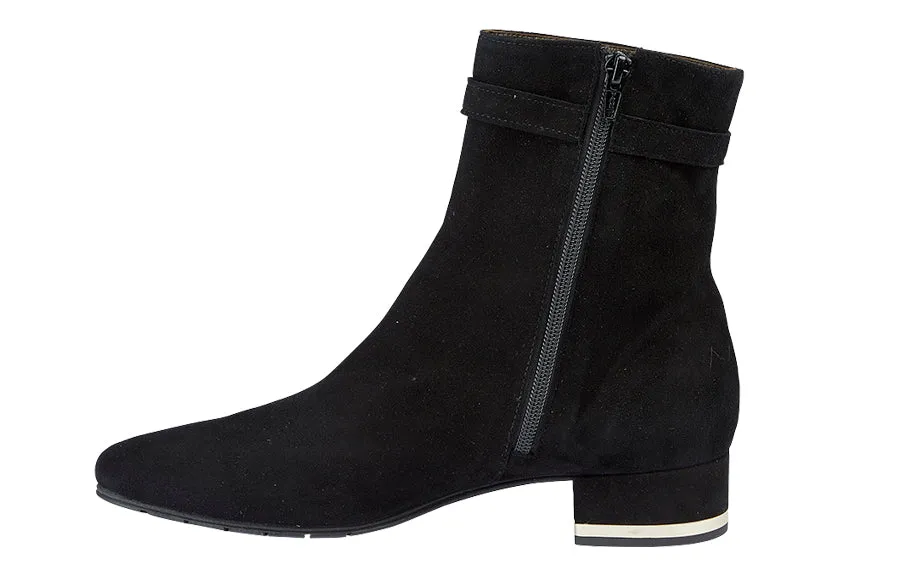 Br Capricorn Black