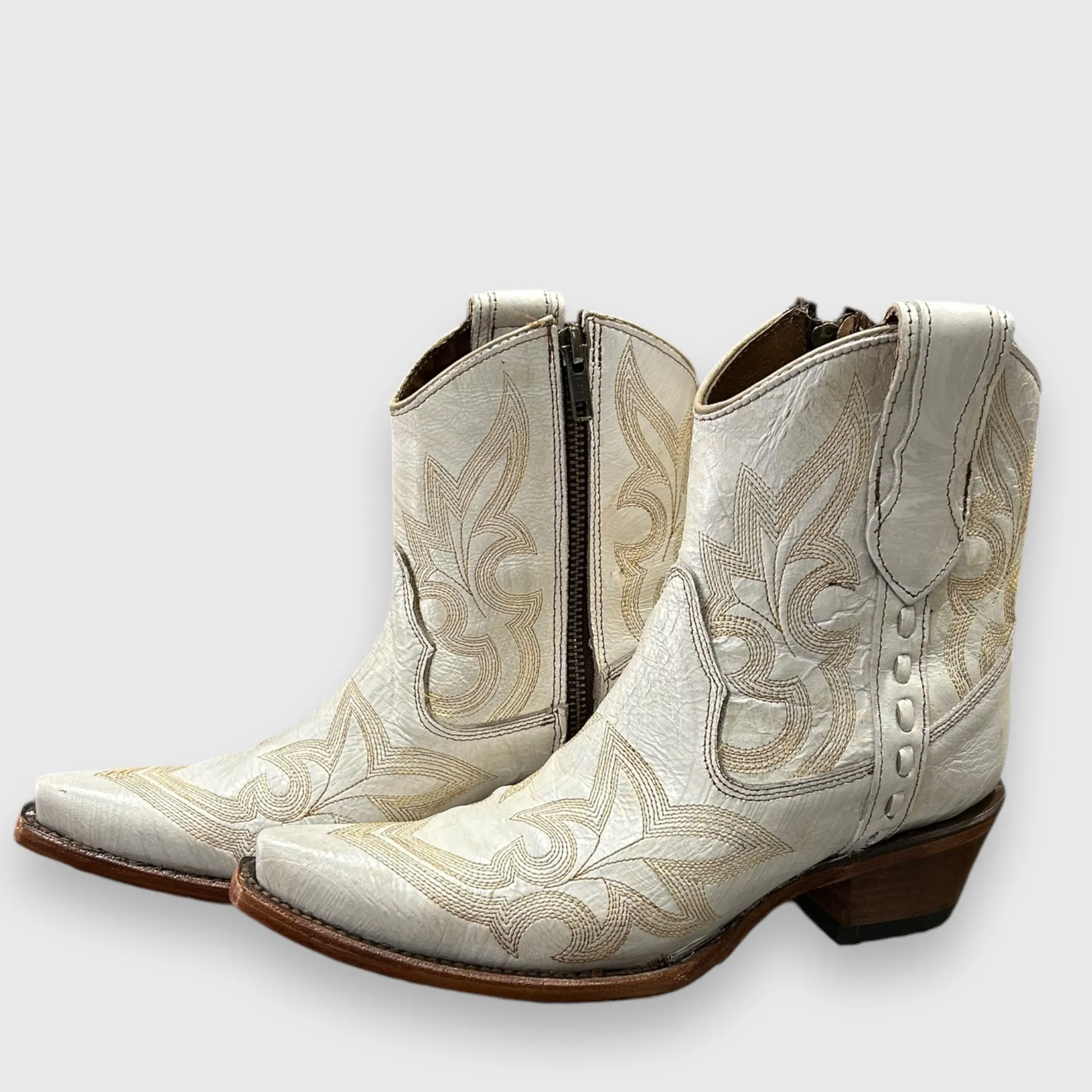 Circle G by Corral Ladies Western Ankle Boots in Pearl L5916