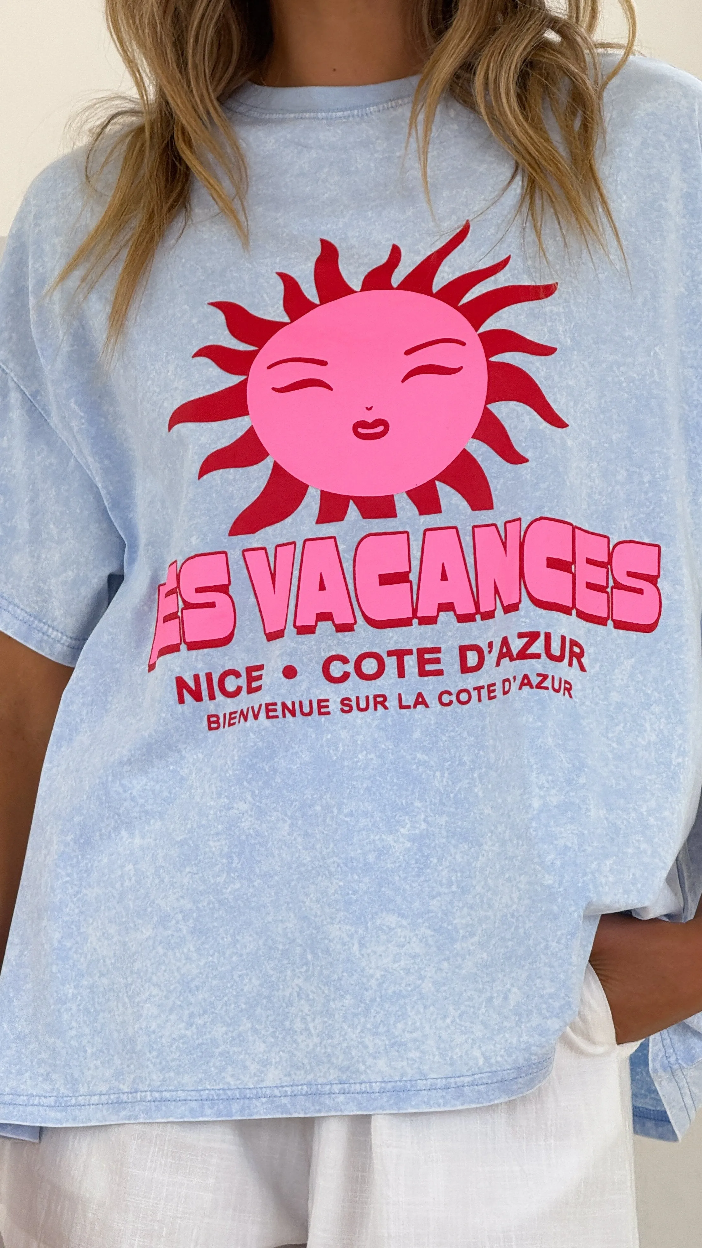 Les Vacances Tee - Blue Acid Wash