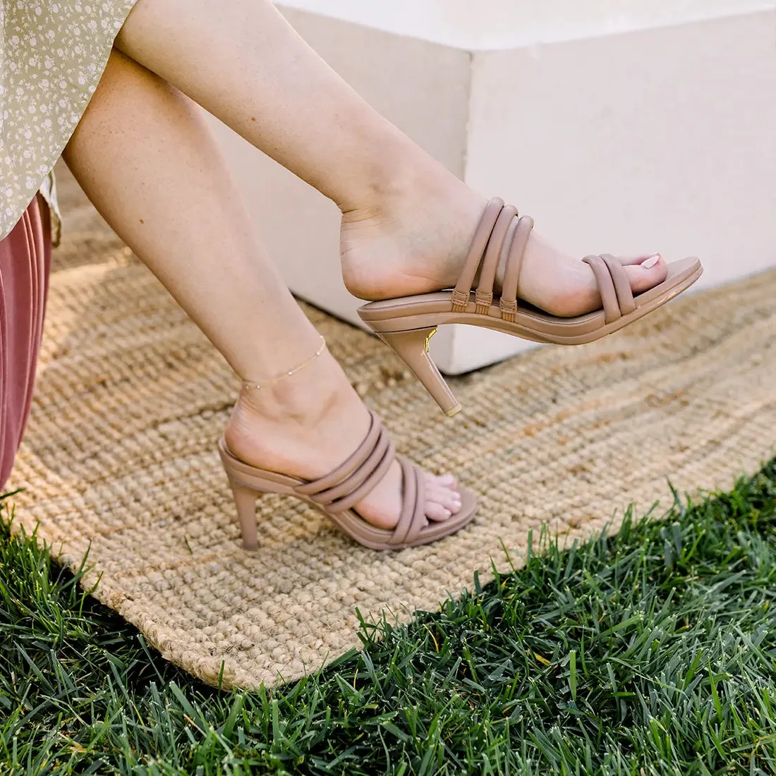 The Slide - Latte Vegan Leather Rope 4 Block