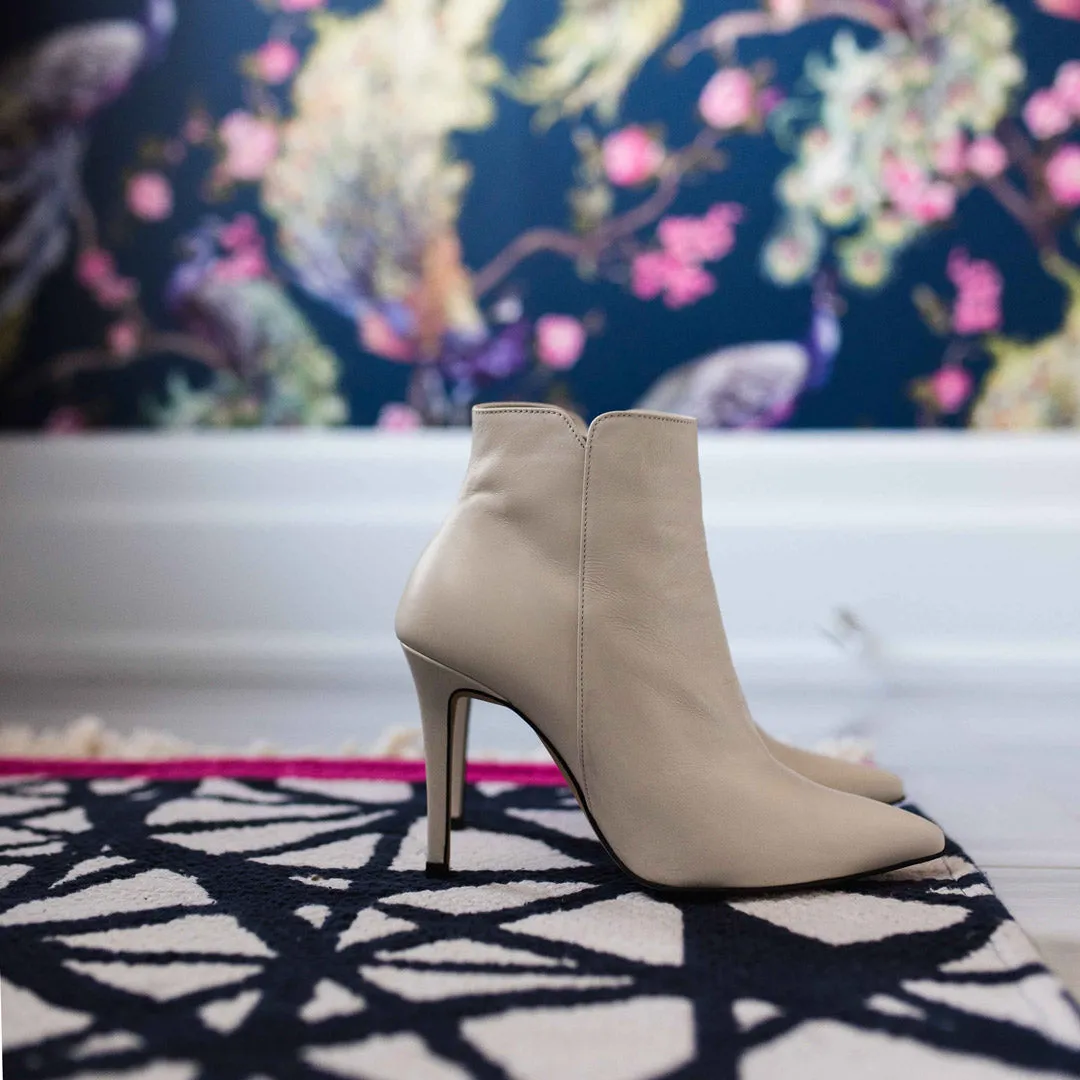 *UK size 1 - DREE - black, 6cm heels
