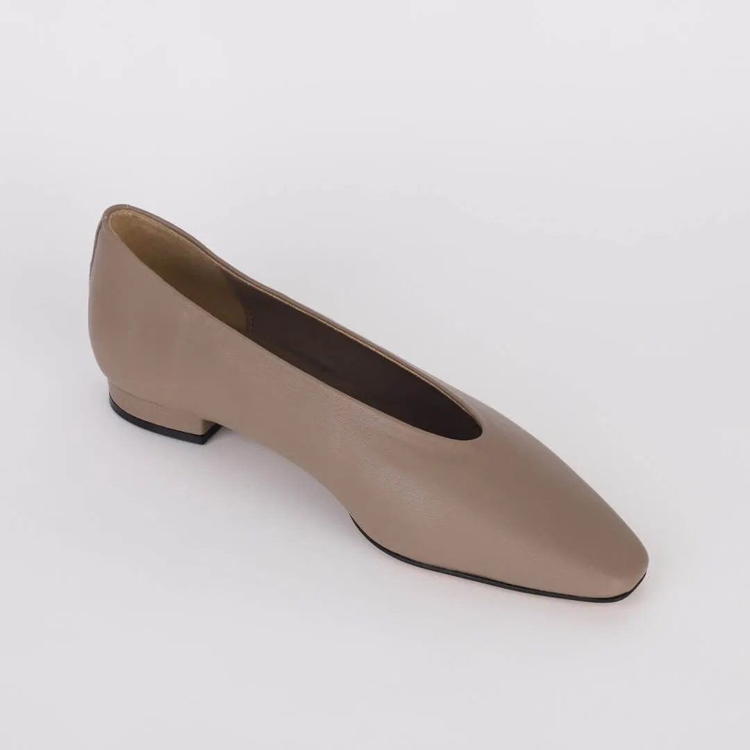 *UK size 1 - LETSBE - light beige , 1.5cm heels
